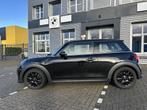 Mini Cooper 1.5 Essential Grote Navi & Apple Carplay, Voorwielaandrijving, Gebruikt, Bluetooth, 4 stoelen