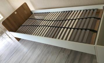 Eenpersoons (kinder) bed gratis af te halen - wit en eiken