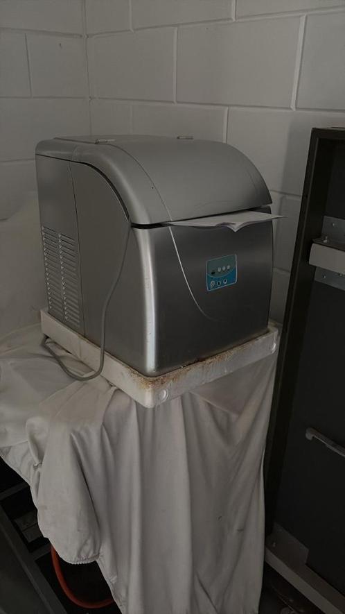 IJsblokjes machine (tafelmodel), Witgoed en Apparatuur, IJsmachines, Zo goed als nieuw, Zelfvriezend, Ophalen