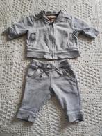 Burberry Baby pak (broek & vest) grijs 62, Kinderen en Baby's, Babykleding | Maat 62, Nieuw, Ophalen of Verzenden, Broekje