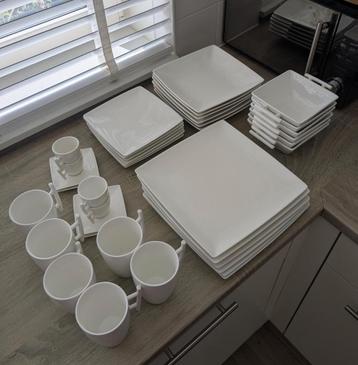 Squito servies 6 persoons modern wit porselein complete set beschikbaar voor biedingen