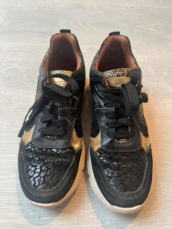 Braqeez - Zwarte Sneakers met Gouden Details - Maat 37, Kleding | Dames, Schoenen, Gedragen, Sneakers of Gympen, Zwart, Ophalen of Verzenden