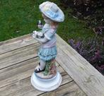 Groot beeld meisje met onthoofde soldaat militair, porselein, Verzamelen, Beelden en Beeldjes, Ophalen, Gebruikt, Mens