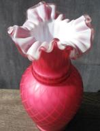 VAAS GLAS  " CRANBERRY SATIN" ANTIEK  ± 1920, Ophalen of Verzenden