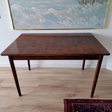 Vintage, uitschuifbare eettafel  beschikbaar voor biedingen