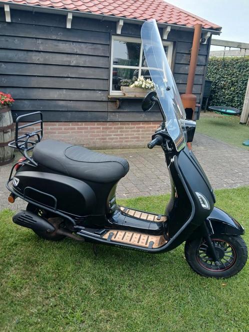 Scooter killerbee 4 takt injectie, Fietsen en Brommers, Snorfietsen en Snorscooters, Gebruikt, Overige merken, Benzine, Ophalen