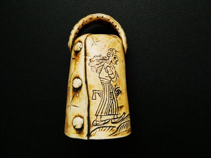 Een spaanse handbel van keramiek gegraveerd, Antiek en Kunst, Curiosa en Brocante, Ophalen of Verzenden