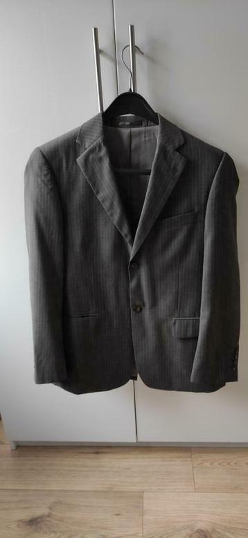 Bruine colbert met fijne witte streepjes maat 48. Een keertj beschikbaar voor biedingen