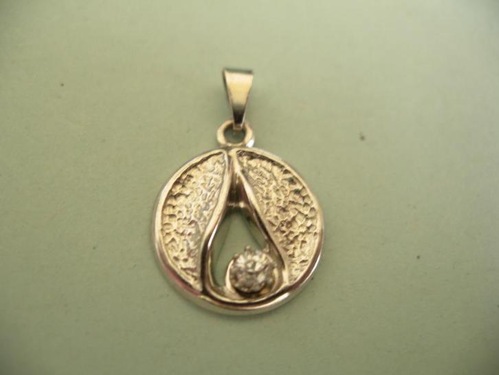 Een mooie Zilveren Hanger met 1 Zirkonia steentje, Sieraden, Tassen en Uiterlijk, Antieke sieraden, Hanger, Zilver, Verzenden