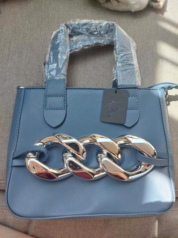 Chain handtas blauw beschikbaar voor biedingen
