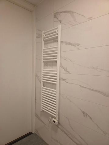 Elegance Linea Radiator 700W beschikbaar voor biedingen