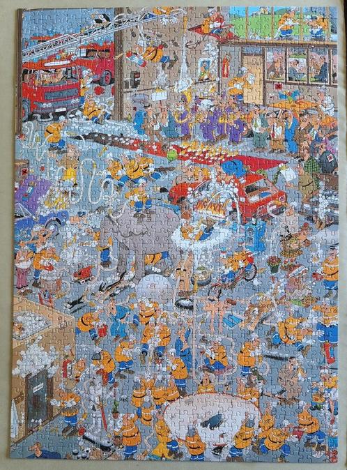 De brandweer - Puzzel Jan van Haasteren - 1000st - P110, Hobby en Vrije tijd, Denksport en Puzzels, Gebruikt, Legpuzzel, 500 t/m 1500 stukjes