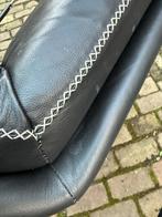 Conform Shabby Fauteuil zwart leer mooie staat, Huis en Inrichting, Fauteuils, Ophalen, Modern Design Tijdloos Vintage Klassiek Industrieel Loungen