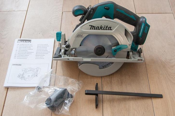 Makita DHS680 18v Li-ion brushless accu cirkelzaag body, Doe-het-zelf en Verbouw, Gereedschap | Zaagmachines, Nieuw, Cirkelzaag