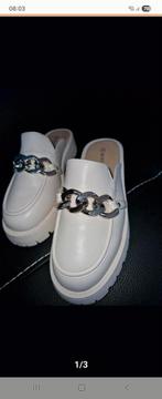 Gezocht: Instappers (Ketting detail mag), Kleding | Dames, Verzenden, Nieuw, Onbekend, Instappers