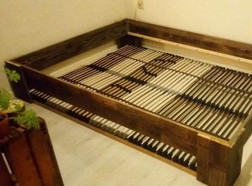 Compleet bed donker hout 200x140 eco bio matras beddengoed  beschikbaar voor biedingen