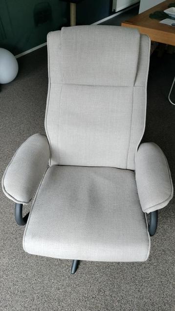 Draaifauteuil met verstelbare rugleuning. beschikbaar voor biedingen