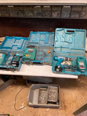 Makita kist met accu lader . beschikbaar voor biedingen