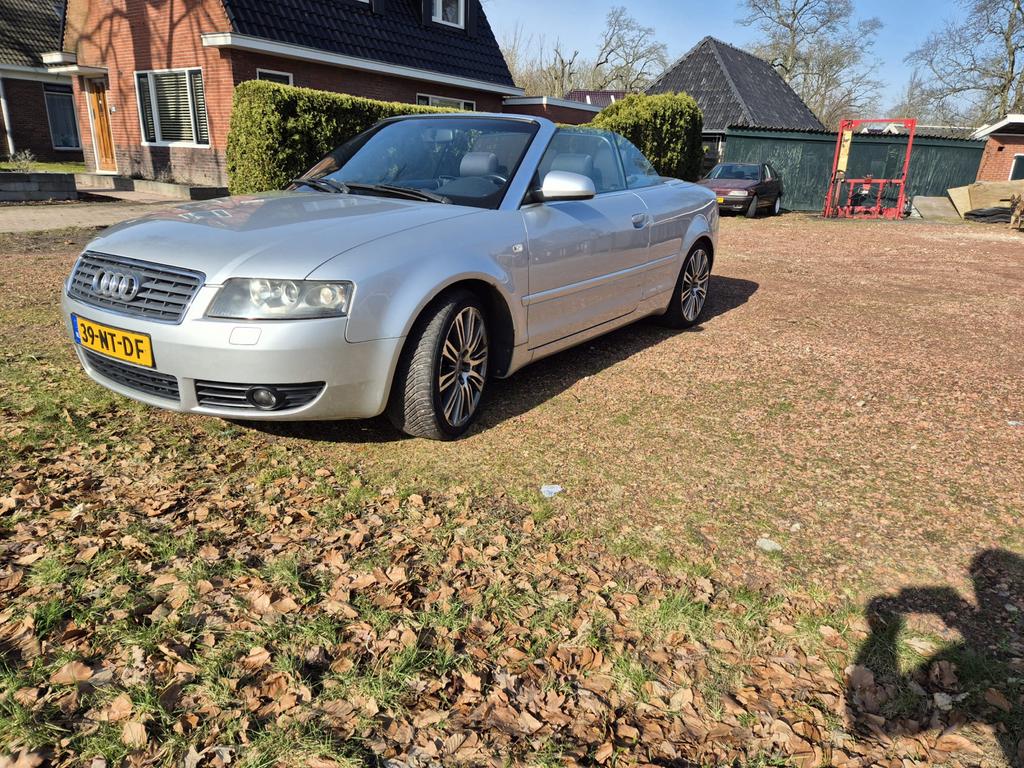 Audi A4 1.8 120KW Cabrio AUT 2004 Grijs, Auto's, 4 cilinders, Cabriolet, 4 stoelen, A4