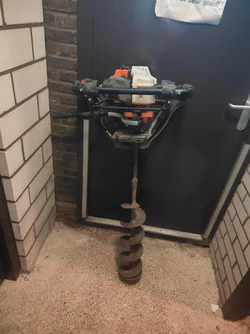 Stihl benzine grondboor BT131 met boor  beschikbaar voor biedingen