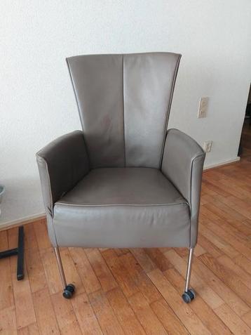 Eetkamerstoelen 4 st, bruin/taupe op wielen  beschikbaar voor biedingen