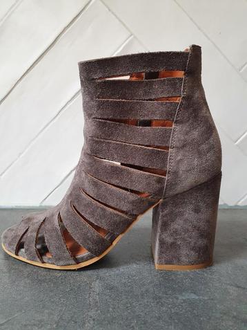Grijze suède ViaVai pumps 38. beschikbaar voor biedingen