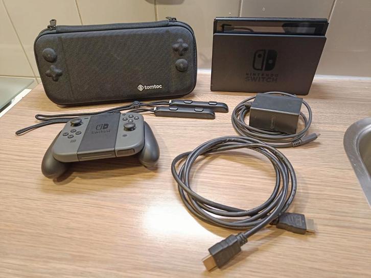 Nintendo Switch (2019) Grijs + Mario Maker 2 + Ring Fit, Spelcomputers en Games, Spelcomputers | Nintendo Switch, Zo goed als nieuw