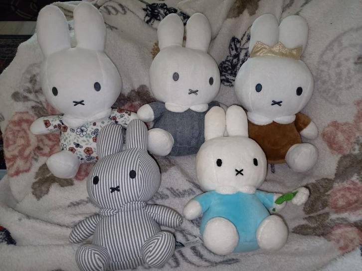Nijntje Miffy rammelaar knuffels, Kinderen en Baby's, Speelgoed | Knuffels en Pluche, Zo goed als nieuw, Konijn, Ophalen of Verzenden