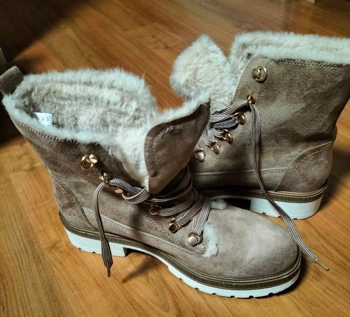 dames Boots 1 x gedragen toch te klein vallen als 40, Ophalen, Beige, Overige typen, Zo goed als nieuw