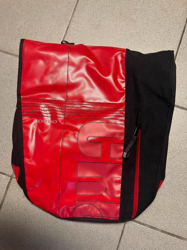 Fietstas Cordo nieuw  enkel afpak  rood/zwart, Fietsen en Brommers, Fietsaccessoires | Fietstassen, Nieuw, Ophalen of Verzenden