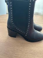 Nieuw Liu jo enkellaarsjes met studs maat 40, Kleding | Dames, Schoenen, Zwart, Lage of Enkellaarzen, Ophalen of Verzenden, Gedragen
