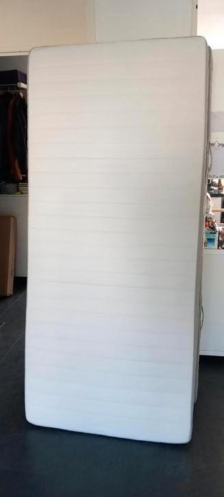 2x IKEA matrassen 200x90x15 beschikbaar voor biedingen
