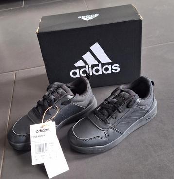 Nieuwe ADIDAS schoenen maat 31 beschikbaar voor biedingen