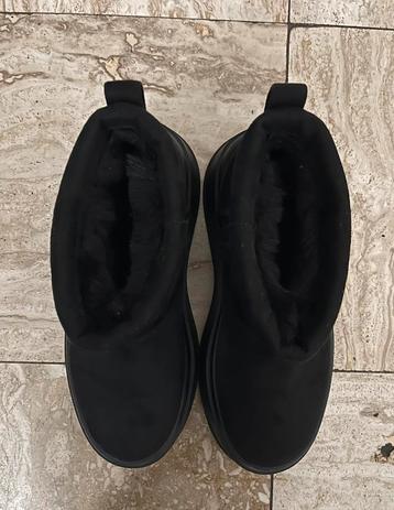 Nieuwe dames laarzen met dikke zool beschikbaar voor biedingen