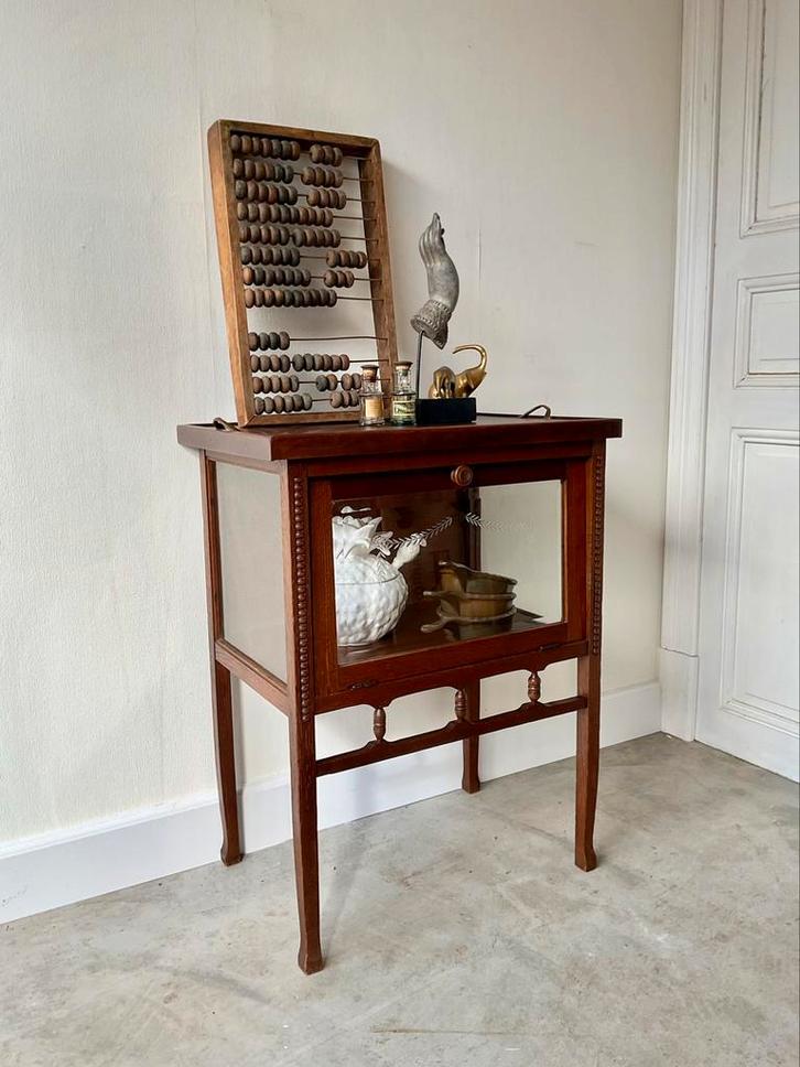 Antiek theekastje met dienblad kiepdeurtje met geslepen glas, Huis en Inrichting, Tafels | Sidetables, Gebruikt, 25 tot 50 cm