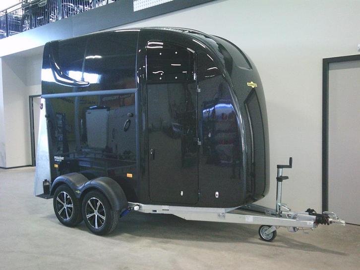 Nieuwe Humbaur Pegasus Style polyester 2 paards, Dieren en Toebehoren, Paarden en Pony's | Trailers en Aanhangwagens, Nieuw, 2-paards trailer