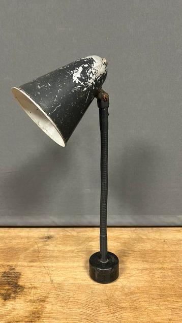 Vintage industriele machine lamp. beschikbaar voor biedingen