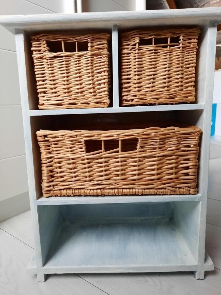 LAATSTE WEEK: Nachtkastje gemêleerd wit 3etages 3mandjes, Kinderen en Baby's, Kinderkamer | Commodes en Kasten, Gebruikt, Kast