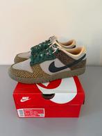 Nike dunk low safari Moss 42,5 nieuwe, Kleding | Heren, Schoenen, Ophalen of Verzenden, Nieuw, Overige kleuren