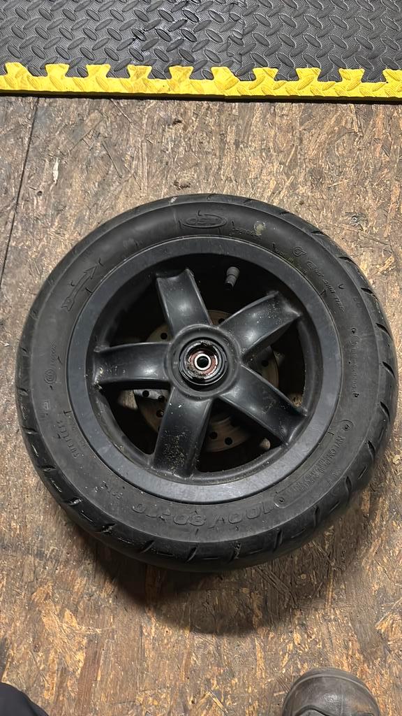 Voorband piaggio zip, Fietsen en Brommers, Brommeronderdelen | Scooters, Zo goed als nieuw, Piaggio, Overige typen, Ophalen of Verzenden