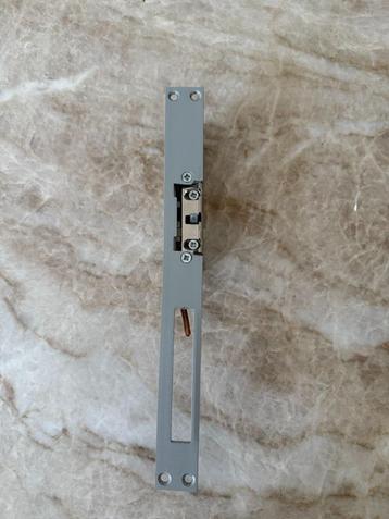 Deur Magneetslot beschikbaar voor biedingen