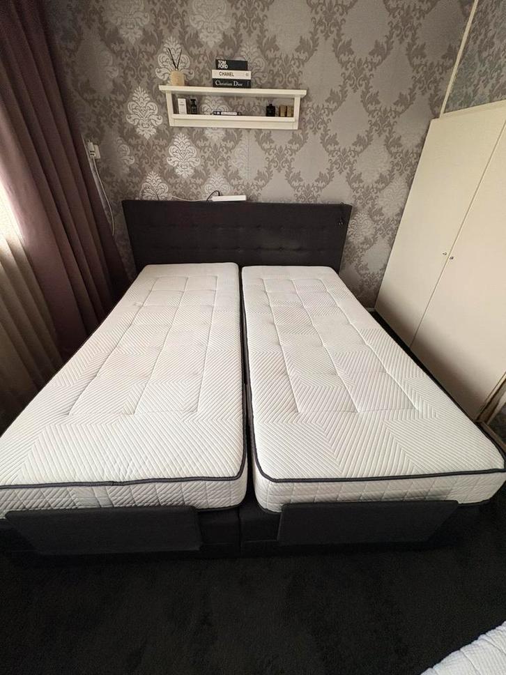 Twee persoons boxspring elek.180x210, Huis en Inrichting, Slaapkamer | Boxsprings, Zo goed als nieuw, 180 cm, 210 cm, Tweepersoons