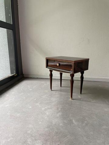 Vintage kastje uit frankrijk jaren beschikbaar voor biedingen