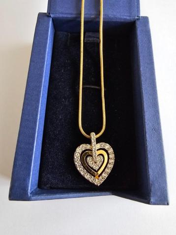 # Swarovski ketting goud kleur met hartje hanger. Hart beschikbaar voor biedingen