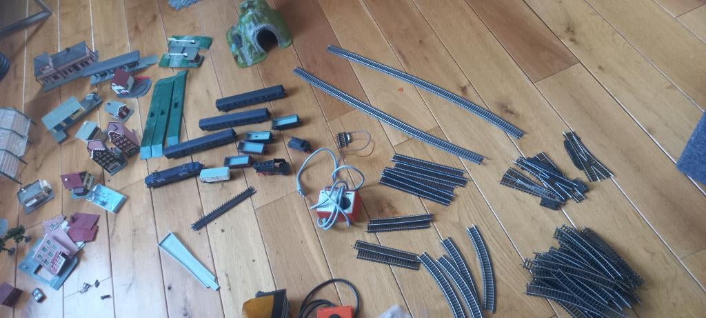 Verzameling treinen, trafo's, rails, huisjes (Lima/Piko), Hobby en Vrije tijd, Modeltreinen | H0, Gebruikt, Locomotief, Gelijkstroom