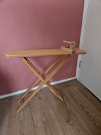 Houten strijkplank met strijkijzer, Ophalen