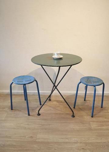 Metalen tuintafeltje, bistrotafeltje beschikbaar voor biedingen