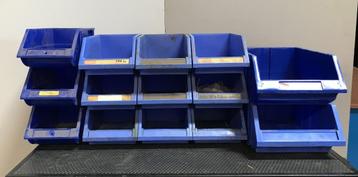 Partij stapelbakjes, diverse maten, 95 stuks beschikbaar voor biedingen
