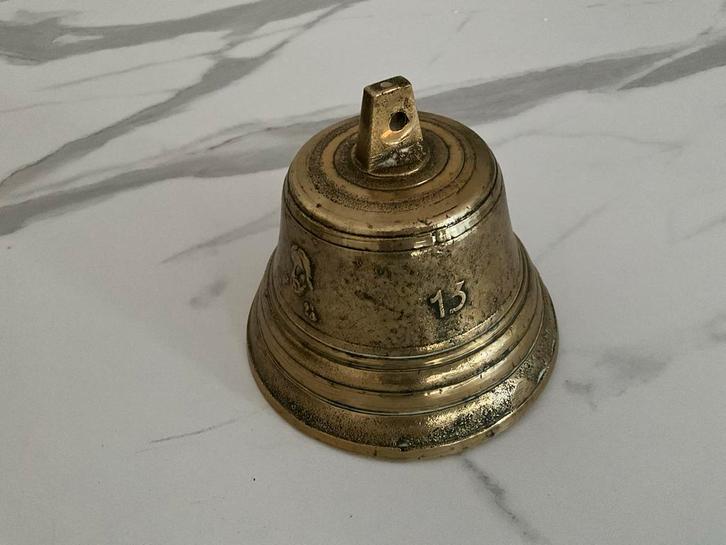 Antieke Bronzen Bel met Nummer 13, Antiek en Kunst, Antiek | Koper en Brons, Brons, Ophalen