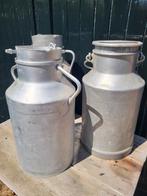 Brocante: Franse melkbussen, 2 met deksel/ketting, aluminium, Ophalen of Verzenden, Zo goed als nieuw